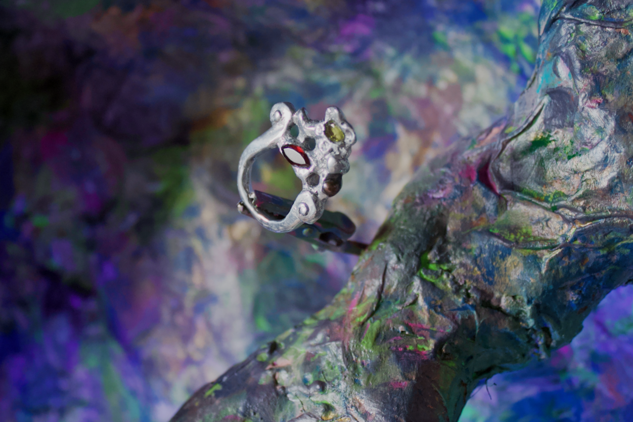 RECLAIMED ALUMINIUM MULTI-STONE TOWER RING