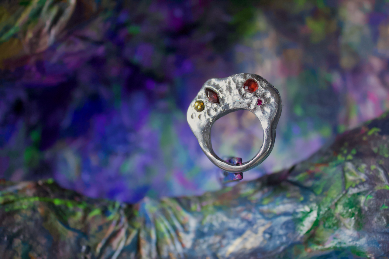 RECLAIMED ALUMINIUM MULTI-STONE TALL RING