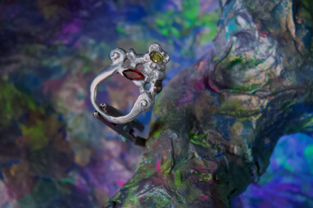 RECLAIMED ALUMINIUM MULTI-STONE TOWER RING