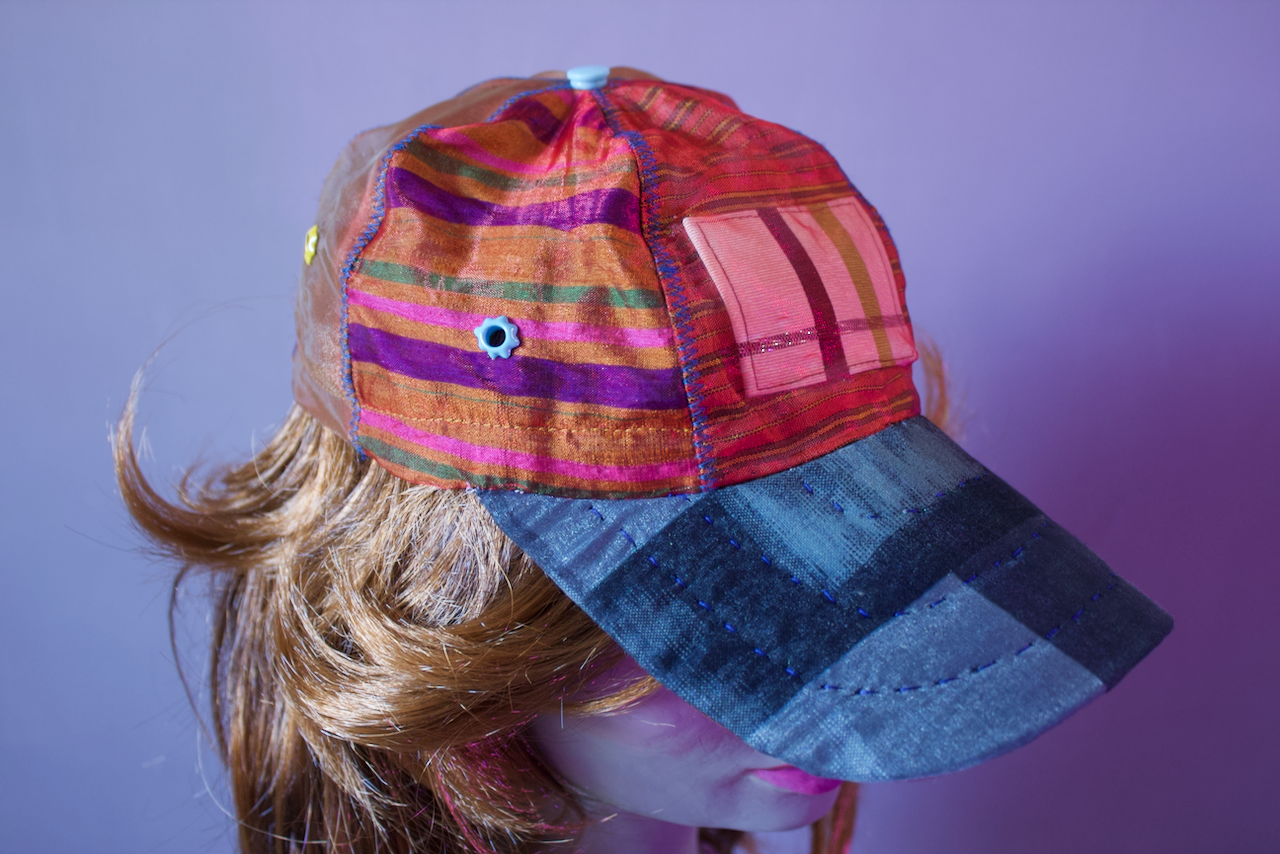 RED STRIPED APPLIQUÉ ORGANZA + SILK BALLCAP