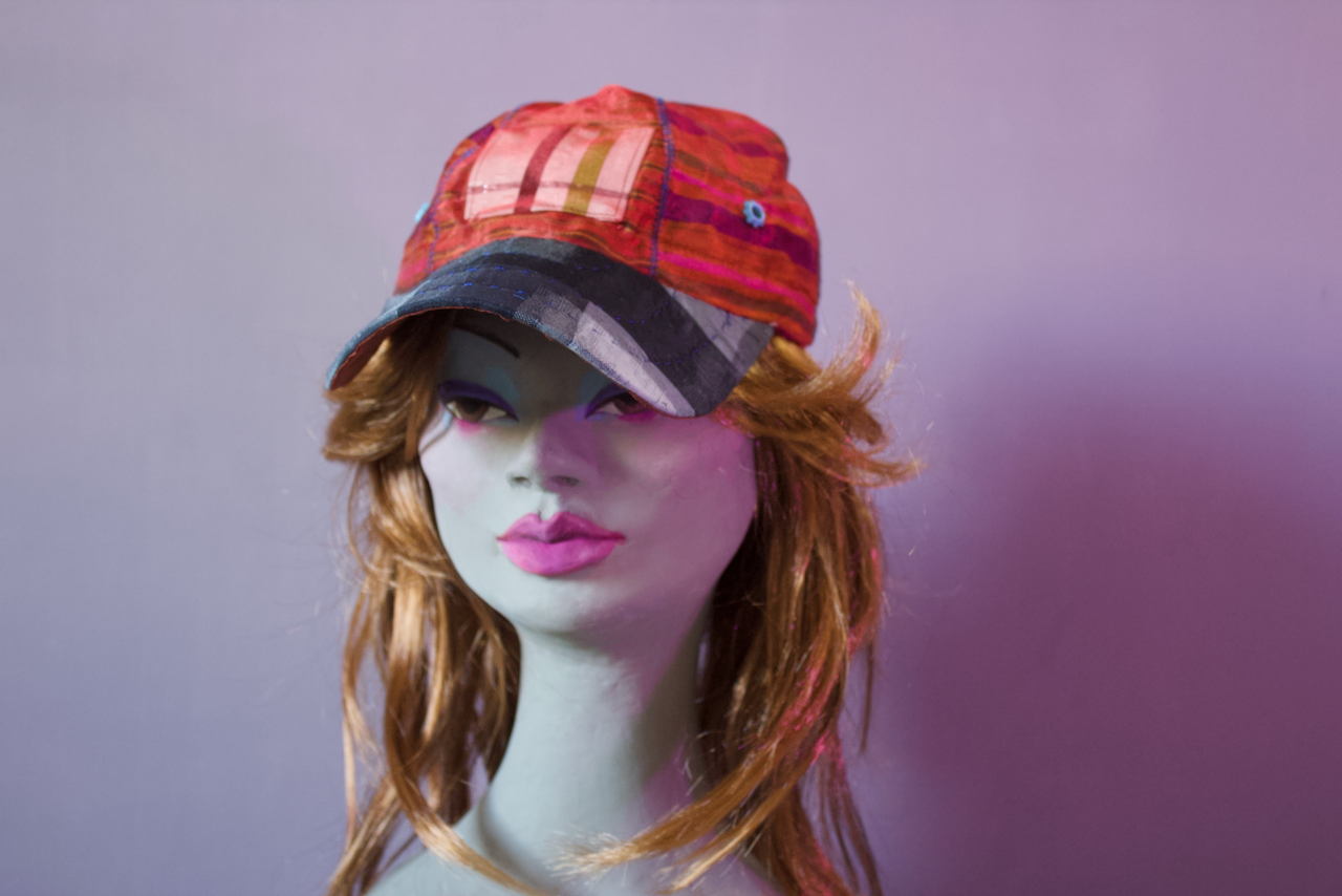 RED STRIPED APPLIQUÉ ORGANZA + SILK BALLCAP